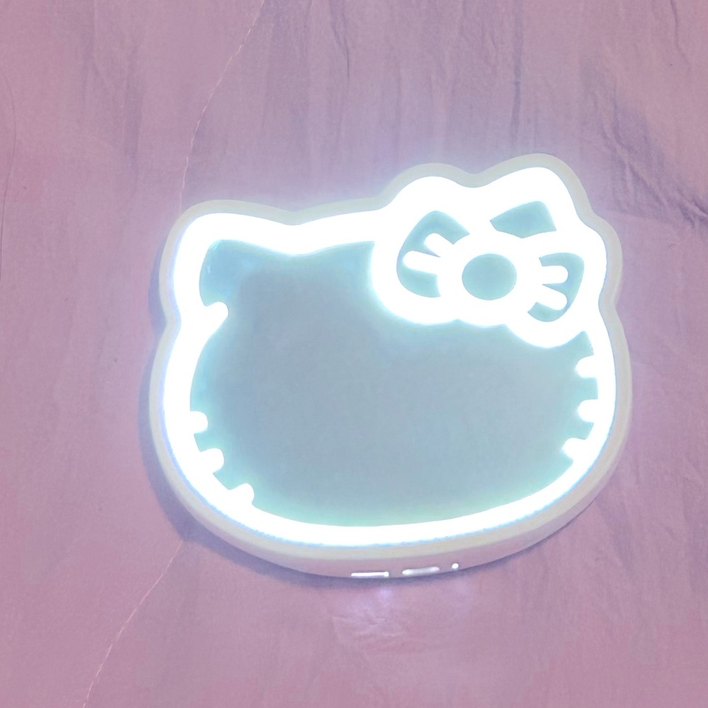 Hello Kitty LED Mirror - Picture 3 of 4